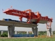 Слесарь по монтажу автодорожного моста 200 тонн подгонял кран на козлах 240 тонн запуская